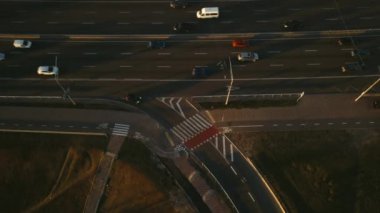 Trafik sıkışıklığı, trafik sıkışıklığı, gün batımında trafik sıkışıklığı. Yüksek kaliteli FullHD görüntüler