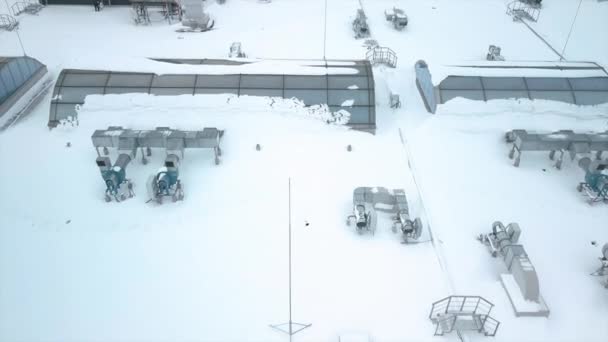 Flying Roof Shopping Mall Workers Check Snow Covered Engineering Equipment — Stock Video