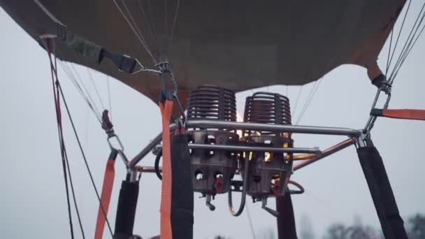 Φεστιβάλ Αερόστατου Θερμού Αέρα Απογευματινό Καυστήρα Γεμίζει Μπαλόνι Ζεστό Αέρα — Αρχείο Βίντεο