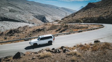 Orta Doğu 'nun Büyük Kanyonu' na giden yol Jebel Shams Hadjar Dağları, Umman Büyük Kanyonu.