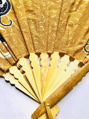 Endonezya Batik hayranı. Geleneksel bir el hayranı. Genelde hatıra olarak bilinir.