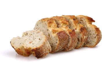 Ekşi ekmek parçaları beyaz arkaplanda izole edilmiş..