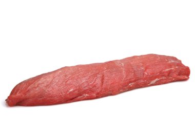 Beyaz arkaplanda izole edilmiş yumuşak dana filetosu