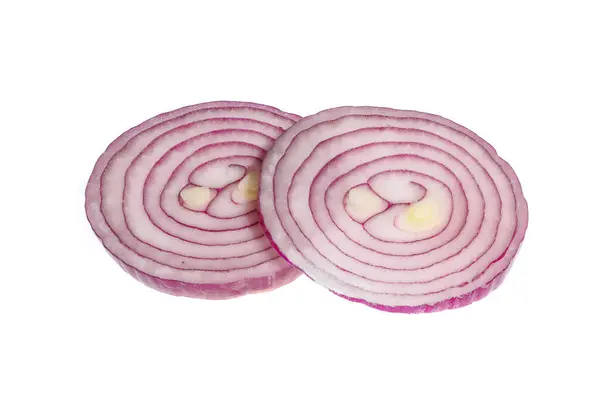 Mavi soğan parçaları beyaz arkaplanda izole edildi