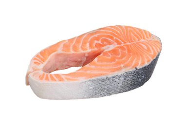 Somon bifteği. Atlantik somonu beyaz arka planda izole edilmiş.