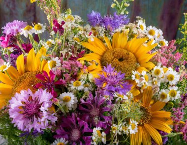 Güzel bir buket yabani çiçek.