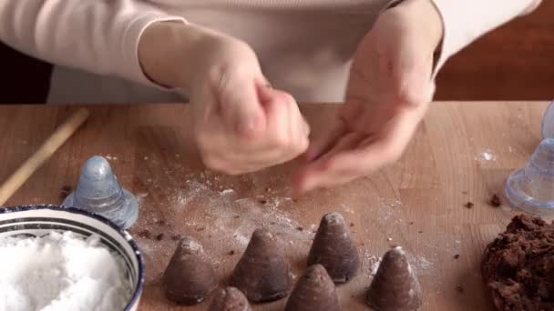 Przygotowanie Gniazd Lub Uli Tradycyjne Ciasteczka Świąteczne — Wideo stockowe
