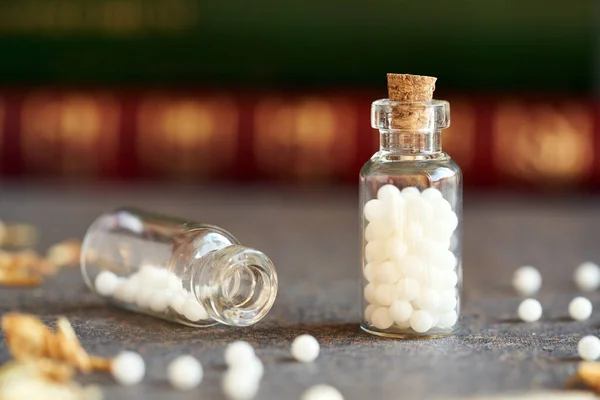 Бутылку Гомеопатических Таблеток Глобулы Альтернативная Медицина Стоковое Изображение