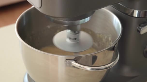 Mieszanie Słodkiego Ciasta Drożdżowego Przetwórcy Żywności — Wideo stockowe