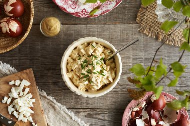 Haşlanmış Paskalya yumurtalarından yapılan ekmek.