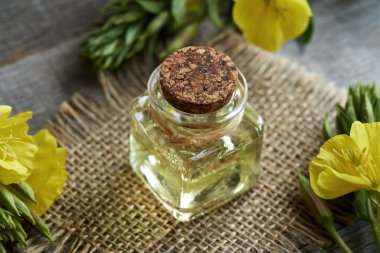 Bir şişe çuha çiçeği yağı - sağlıklı besin takviyesi