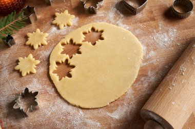 Kesik yıldız şekilli hamur rulo - Linzer kurabiyeleri hazırlama