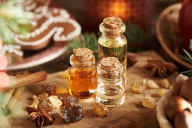 Tütsü reçineli Noel yağları, ladin ağacı, tarçın ve yıldız anason.