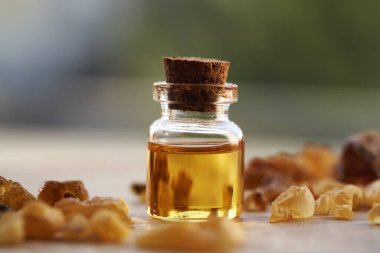 Bir şişe tütsü yağı.