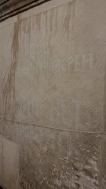 Rusça tarihi bir yazı, Min tarafından onaylanmış. Hayır. Almanya 'nın merkezindeki Dresden' de bir binanın duvarında yazılı.. 