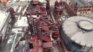 Kış aylarında fırın borularının ve dairesel salonun aşağı manzarası. 