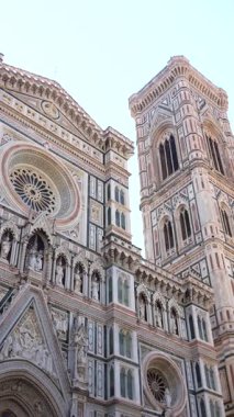 Santa Maria del Fiore Cephesi ve Giottos Campanile Dikey