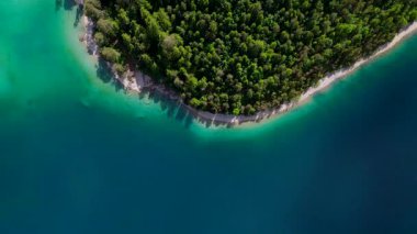 Mavi Göl 'e Turkuaz ile Hava Ormanı Sahil Hattı