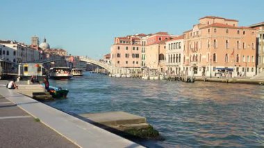 Anayasa Köprüsü ve Venedik halkı ile Büyük Kanal 29 Haziran 2025
