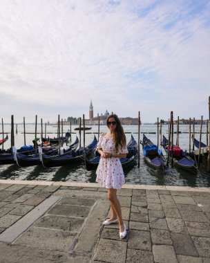 Venedik yakınlarındaki turist kadın.