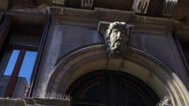 Venedik İtalya heykeli ile tarihi mimari ayrıntılar