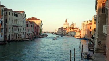 Santa Maria della Salute ile Venedik Büyük Kanal Günbatımı