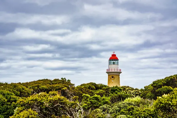 Cape du Couedic Deniz Feneri, Kanguru Adası 'nın güneybatısındaki Flinders Chase Ulusal Parkı' nda yer almaktadır..