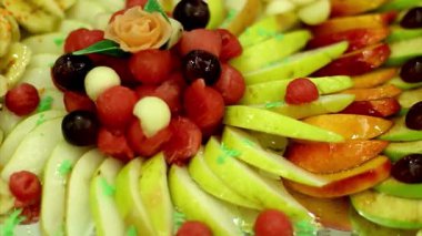 Böğürtlenler ve kesilmiş meyve videosu HD