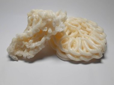 Siyah arkaplanda beyaz sünger