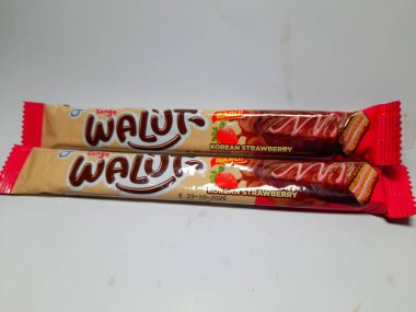 Serang, Banten, Endonezya - 20 Aralık 2024: Küçük kırmızı markalı kırmızı biber. Serang, Banten, Endonezya 20 Aralık 2024