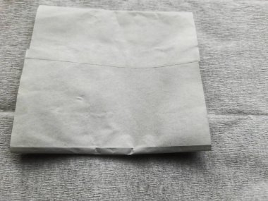 Mesaj için buruşmuş beyaz kağıt.