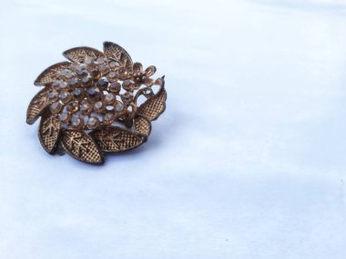 Çiçekli güzel mücevherler.