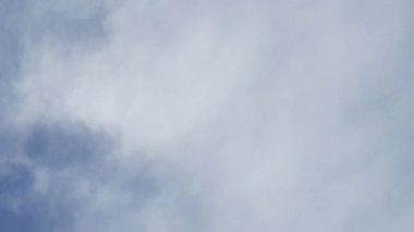 Bulutlu mavi gökyüzü