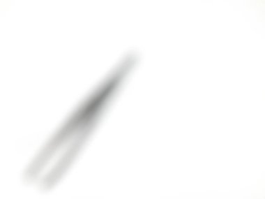 Şehirdeki ışık yolları bulanık.