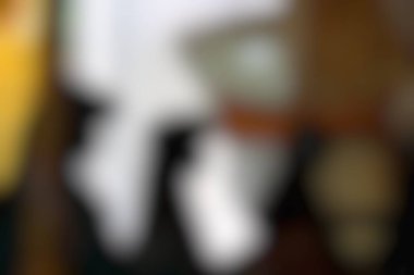 Parktaki bir kadının bulanık arkaplanı