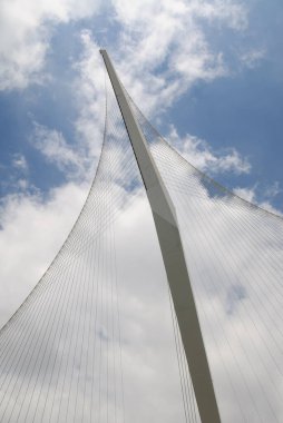 Beyaz Telli Köprü ya da Chord Köprüsü, Kudüs 'ün yeni şehir içi hafif raylarına ev sahipliği yapmak için inşa edilmiş modern bir asma köprü.. 