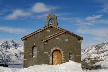 Gornergrat 'ın zirvesindeki Bernhard von Aosta şapeli Matterhorn' a tırmanırken hayatını kaybedenleri anmaktadır.. 