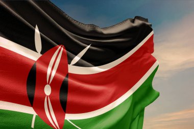 Mavi gökyüzünde Kenya bayrağı sallıyor. Bağımsızlık Günü için kutupta Kenya bayrağı. Devletin dalgalı kumaş üzerindeki sembolü..