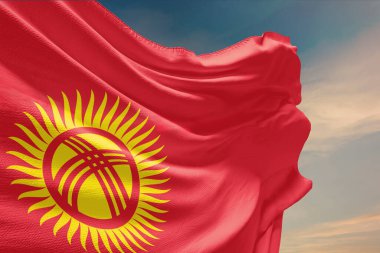 Kırgızistan bayrağı mavi gökyüzünde dalgalanıyor