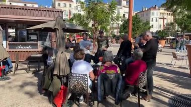 Emekliler, Croisette, Promenade de la Croisette, Vidom Bulvarı, Cannes sahil limanı Fransa Cannes 11.2024