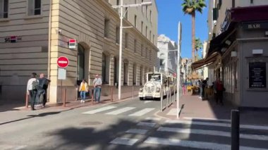 Gezi treni Croisette, Promenade de la Croisette, Boulevard de la Vidom, Cannes sahil limanı Fransa Cannes 11.2024