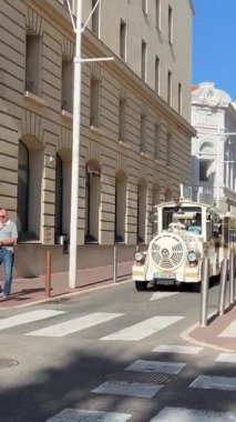 Gezi treni Croisette, Promenade de la Croisette, Boulevard de la Vidom, Cannes sahil limanı Fransa Cannes 11.2024