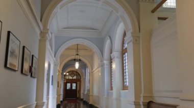 Fotoğraf: Royal Parliament House Victoria, British Columbia, Kanada Fotoğraf Kraliçesi II. Elizabeth Golden Jubilee Pencere Parlamento Binası. Victoria Canada 12.24.2024