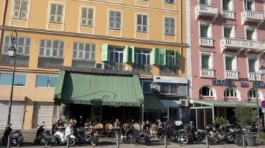 Brasserie bar du Marche gerçek caddeler motosikletler şehir turizmi Napolyon 'un anavatanı Korsika adası Fransa Ajaccio 11.2024