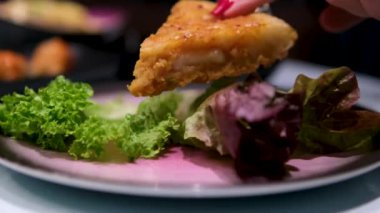 Baharatlı et, bezelye havucu, sarımsak ve soğan üzerine patates püresi ve fırın. Asya Bezelye Turtası 