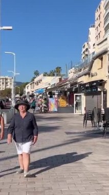Croisette, Promenade de la Croisette, Boulevard de la Vidom, Cannes sahil limanı Fransa Cannes 11.2024