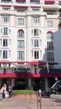 Belle Epoque Sarayı 'nda, Barriere Le Majestic Oteli' nde Cannes 'daki ünlü La Croisette Bulvarı' nda, denize ve Palais des Festivals 'e bakan bir evde. France Cannes 11.01.2024
