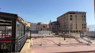 İnşaat onarımı, çitlerle çevrili bloklar, vinç restorasyonu meydanı ve Napolyon Bonapart Anıtı Anıtı Diamant Anavatanı Fransa Korsika Adası Ajaccio 11.2024, Ajaccio 11.