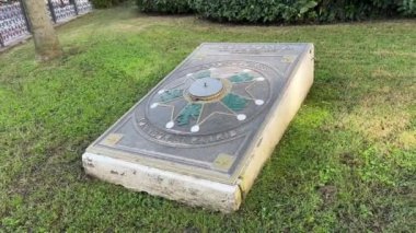 Napolyon Bonoparte anıtı ve Korsika 'nın tarihi merkezi Ajaccio' da renkli evler. Fransa. Napolyon 'un doğduğu yer Napolyon Korsika adası Fransa Ajaccio 11.2024