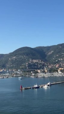 La Spezia, İtalya Ünlüler Takımyıldızı yolcu gemisi La Spezia limanında. La Spezia, Liguria bölgesinin güney kesiminde yer almaktadır. Yüksek kalite 4k görüntü